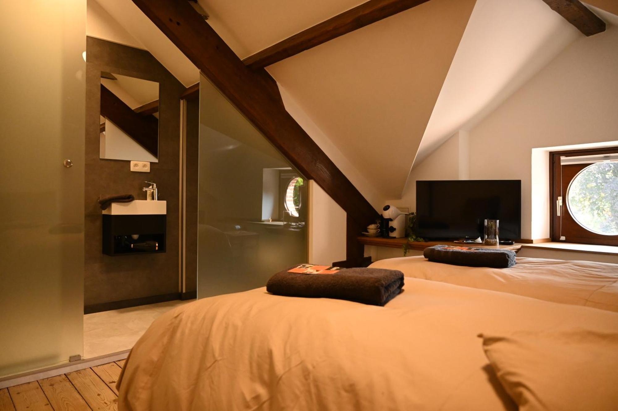Open Source A L'Entree Du Circuit! Apartment Stavelot Bilik gambar