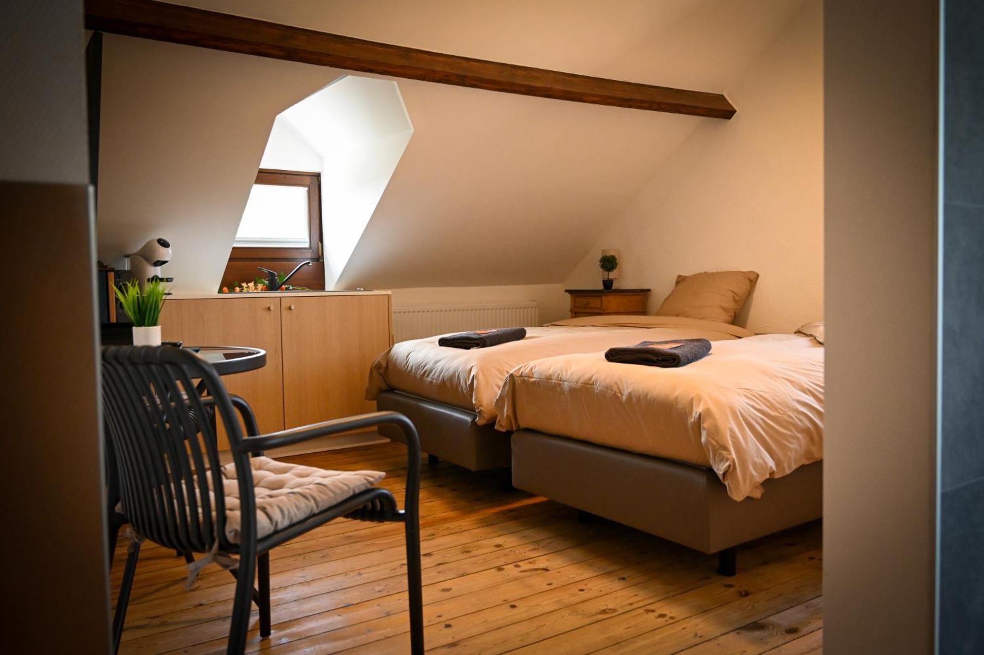 Open Source A L'Entree Du Circuit! Apartment Stavelot Bilik gambar