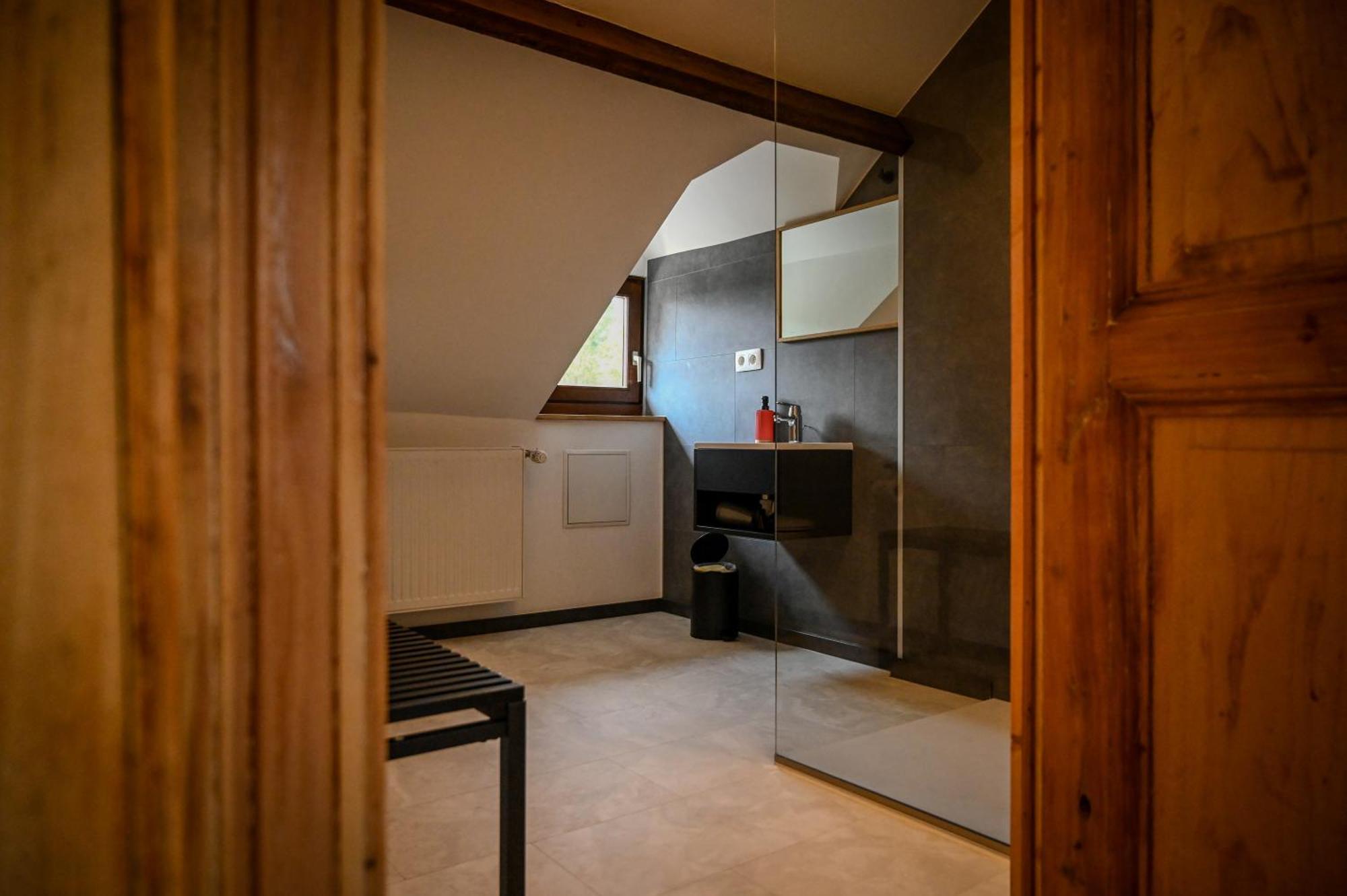 Open Source A L'Entree Du Circuit! Apartment Stavelot Bilik gambar